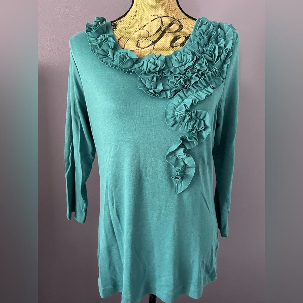 Top with ruffle neckline detail - Picture 4 of 6